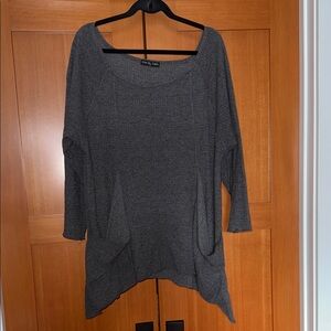 Kim & Cami Gray Long Sleeve Top